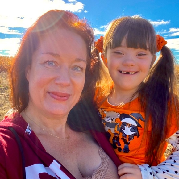 Meet the Posher Other - Meet your Posher, Julie